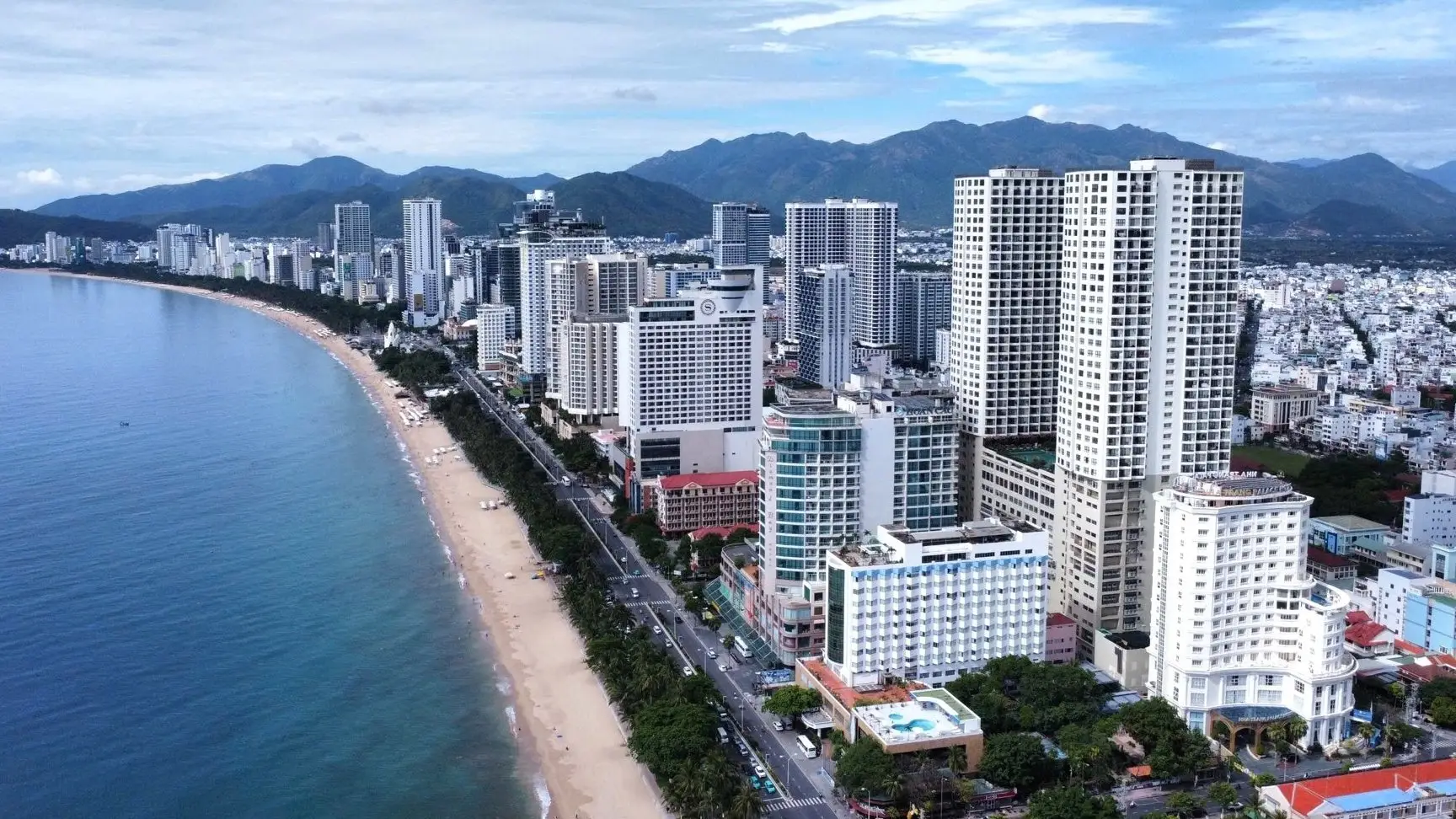 Tác động của Tổ hợp đô thị sân golf T&T Khánh Hòa đến du lịch